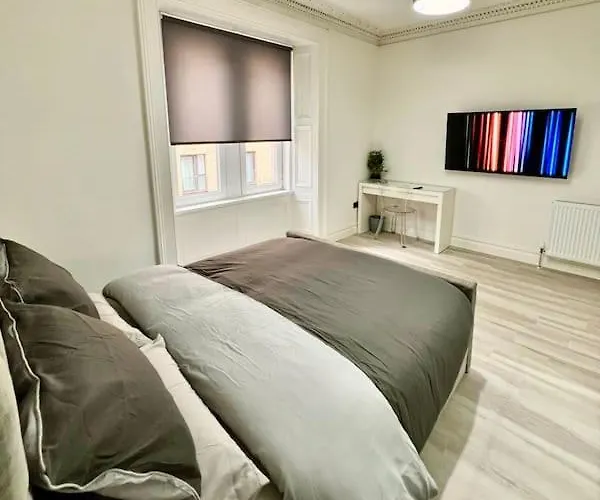 Contemporary Flat In Prime City Centre